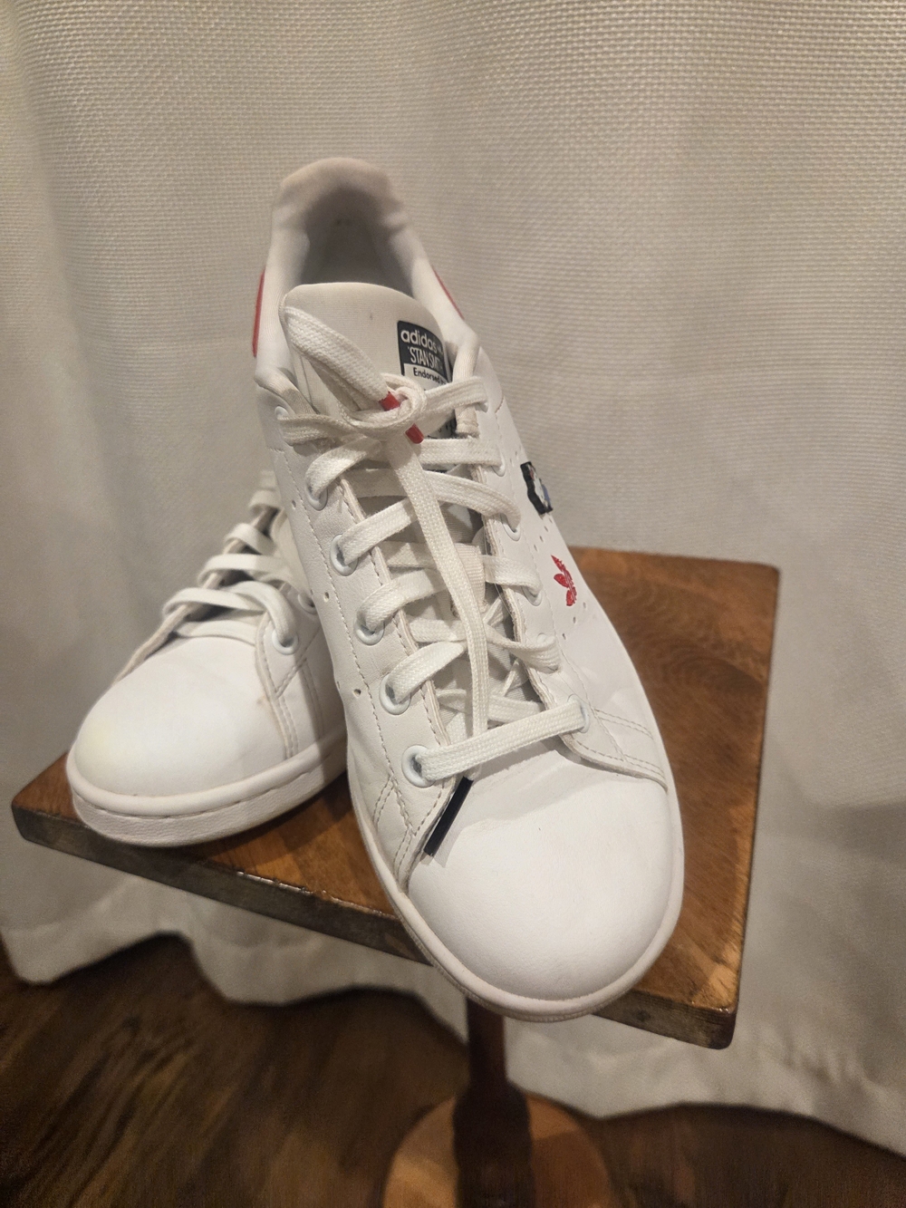 adidas - White Sneakers with Red Accents and Hello Kitty Detail Size 5.5 - Picture 6 of 9
